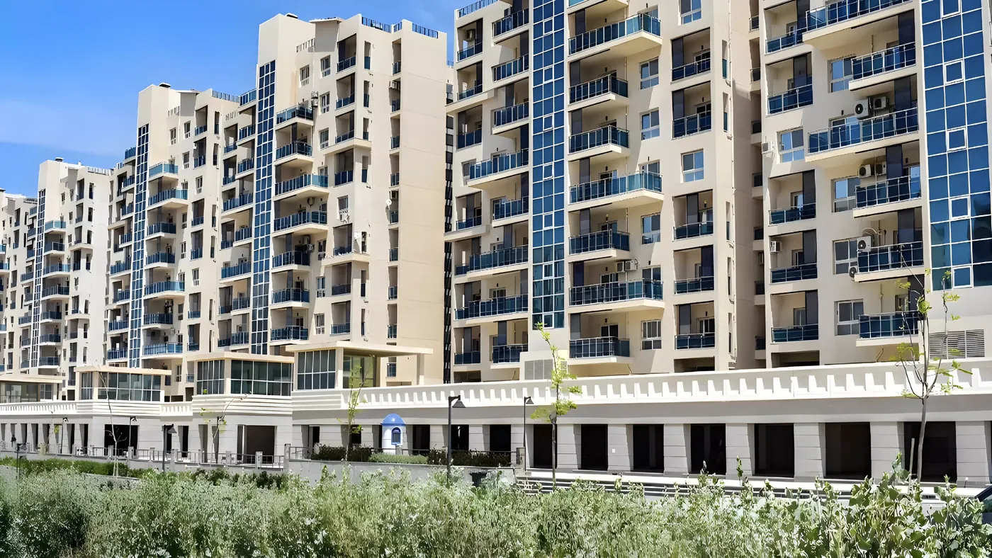 واجهات عمارات داون تاون العلمين الجديدة مع مساحات خضراء
