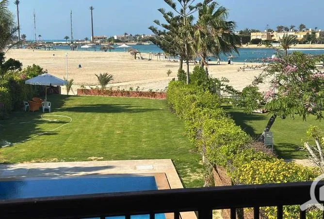 حديقة وشاطئ ولاجون في مارينا 6 العلمين