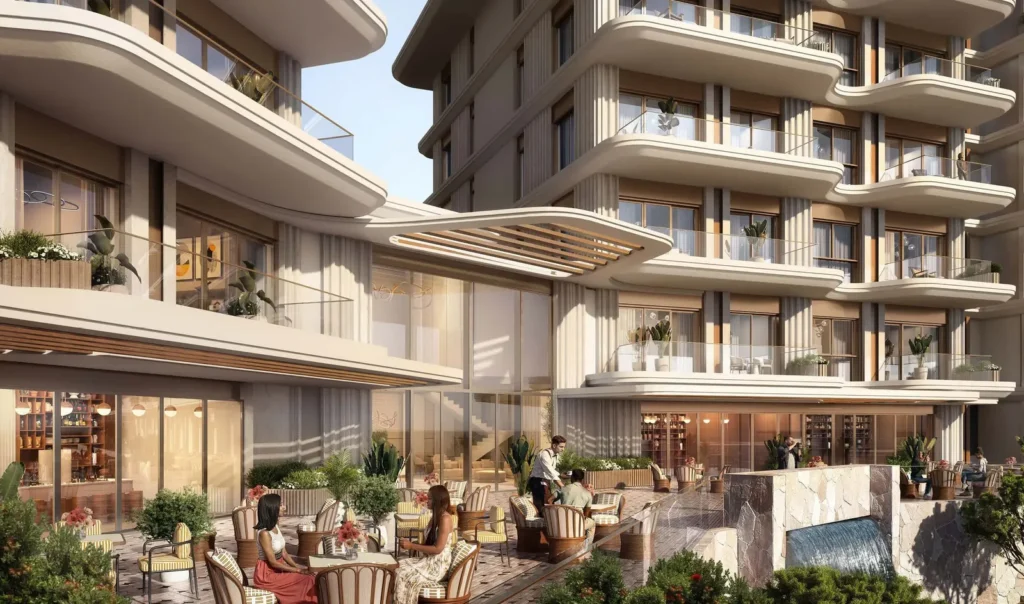 مقهى وجلسات خارجية أسفل عمارات مارينا ووترفرونت في رأس الحكمة