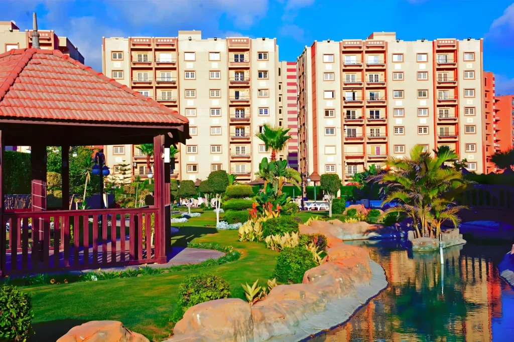جازيبو وبحيرة صناعية في مارسيليا لاند الساحل الشمالي