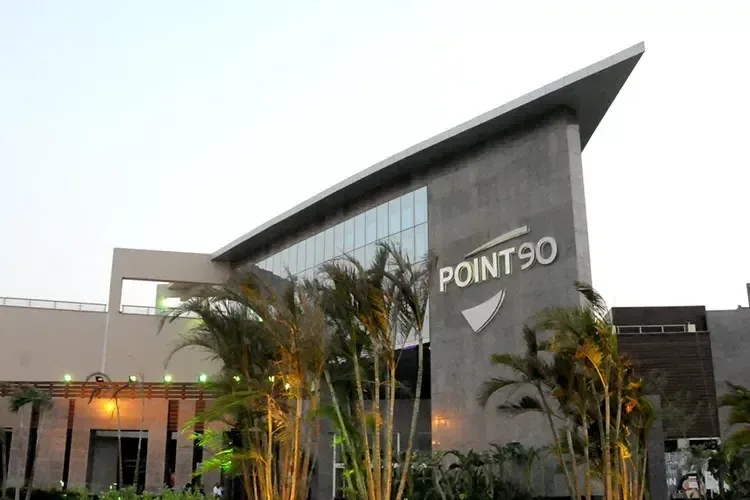 مول بوينت 90 التجمع الخامس | Point 90 Mall - مدخل المول والنخيل