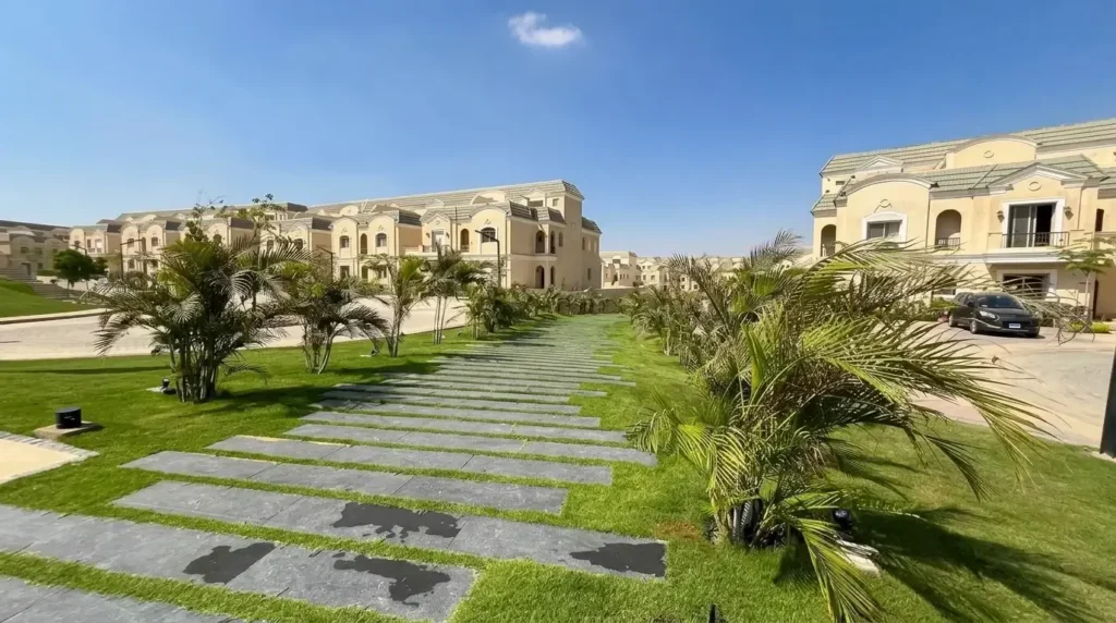 وحدات التاون هاوس في كمبوند رير صبور المستقبل سيتي