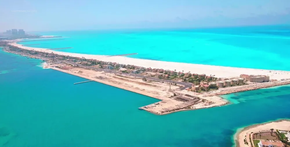 لسان ذا آيلاند في مارينا 5 على البحر المتوسط