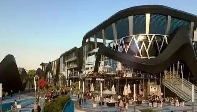 مول ثري سايدز الشروق | 3 Sides Mall Shorouk - البلازا والقنوات المائية